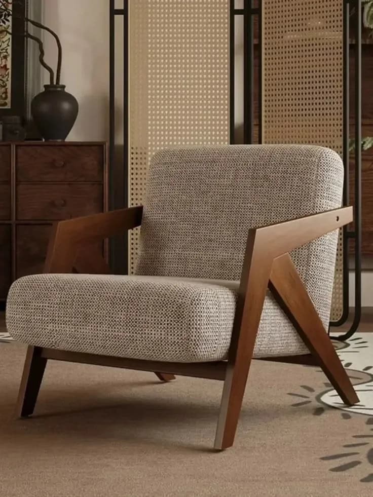 Akagera accent chair, view 2
